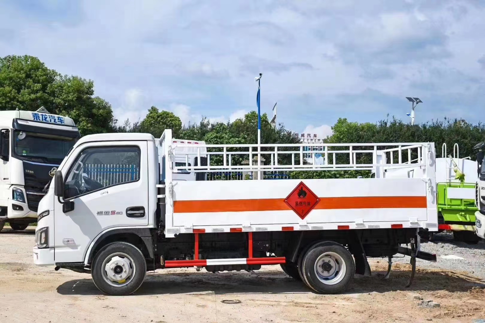 上汽跃进柴油版气瓶运输车