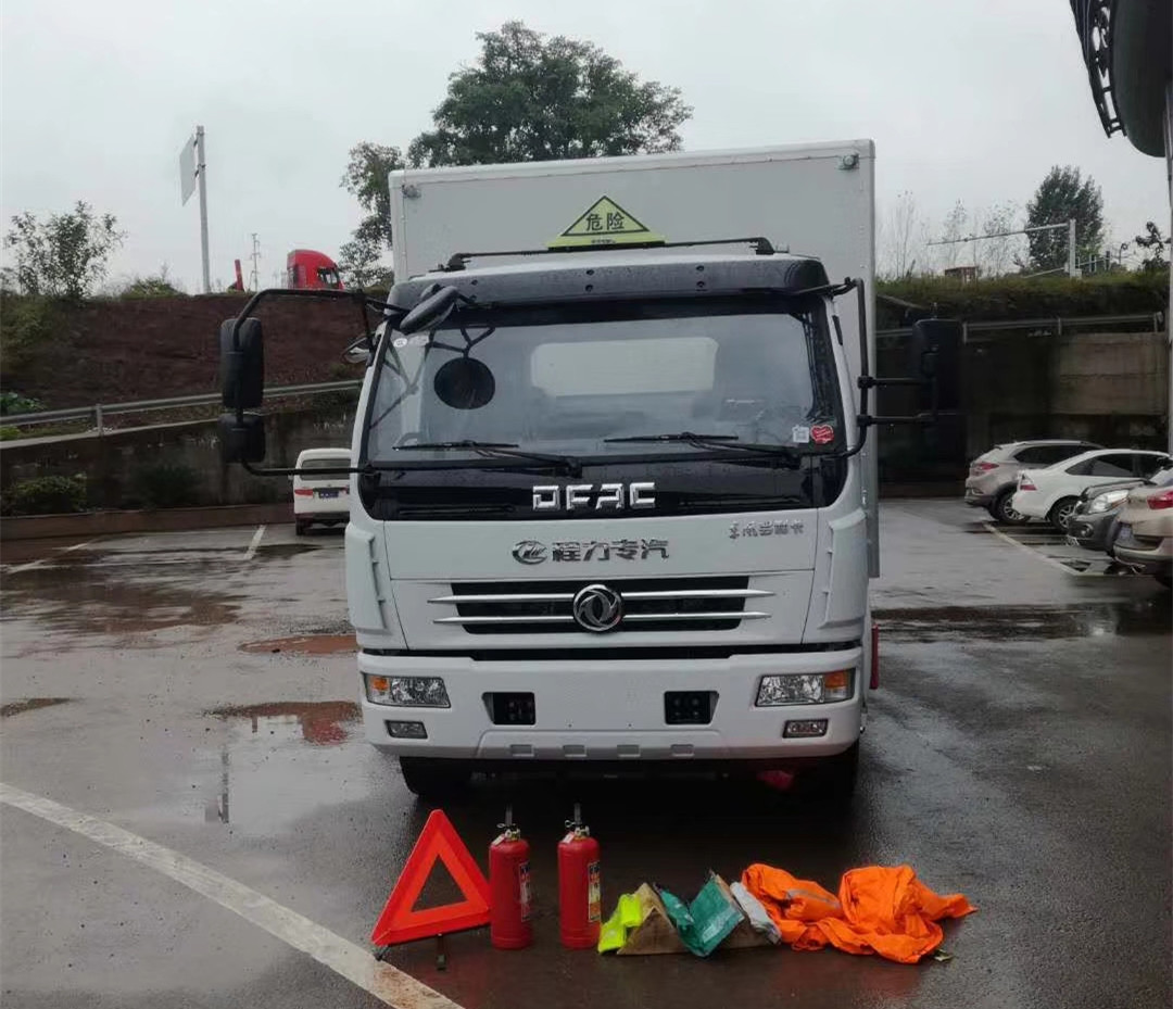 东风5.1米废旧电池运输车