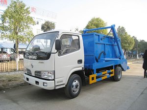 东风多利卡4-5方摆臂垃圾车