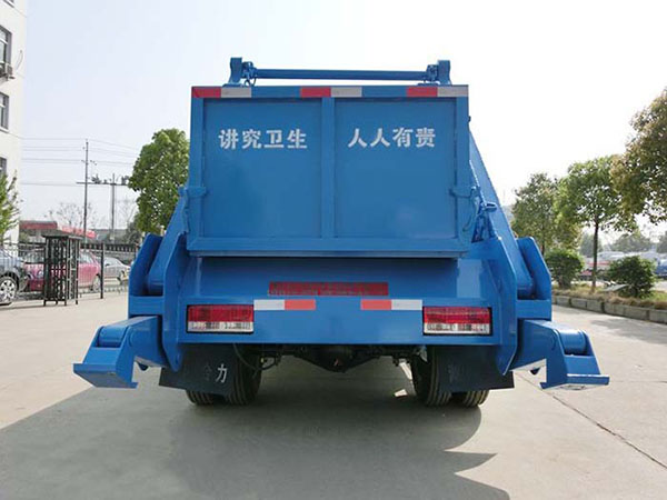 东风多利卡4-5方摆臂垃圾车