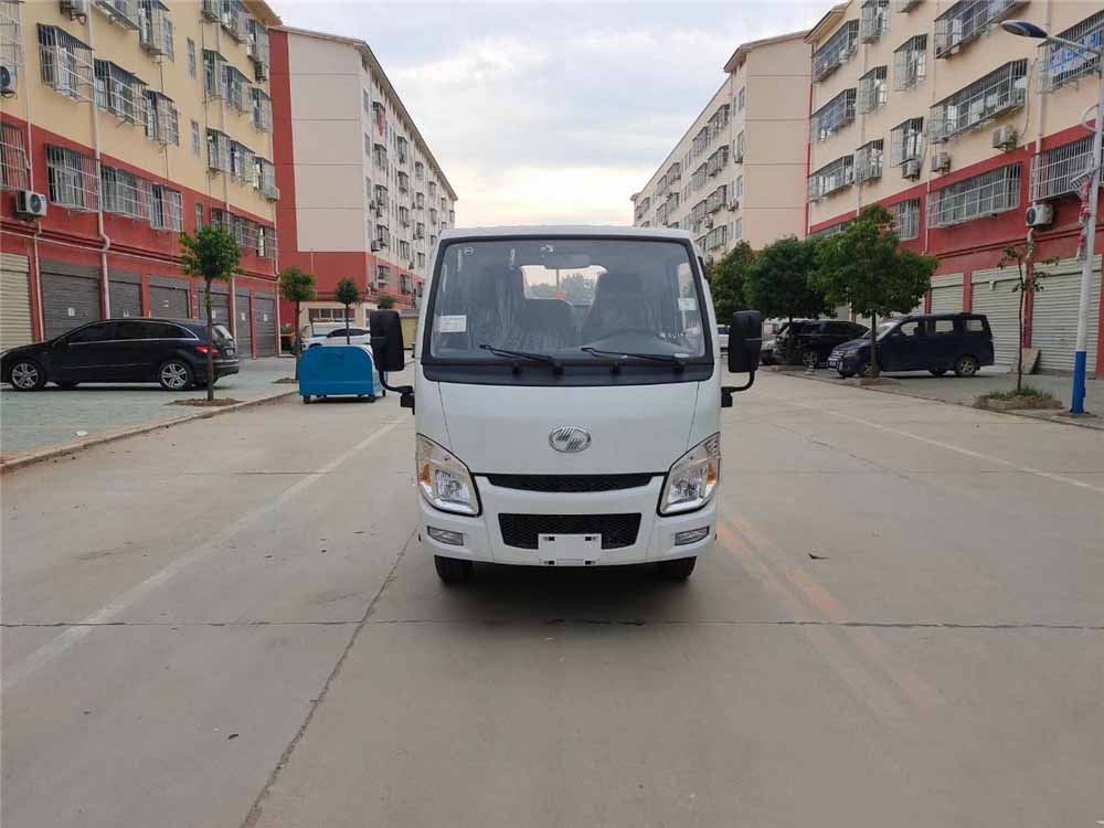 上汽跃进蓝牌3方勾臂垃圾车