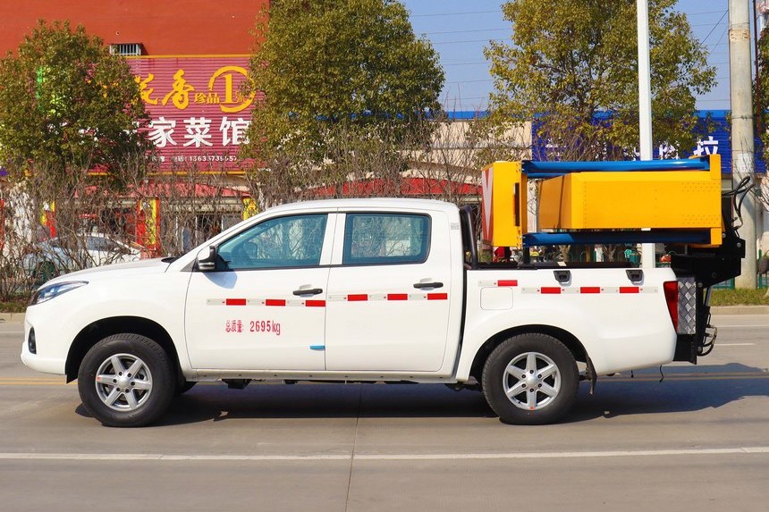 江铃皮卡防撞缓冲车