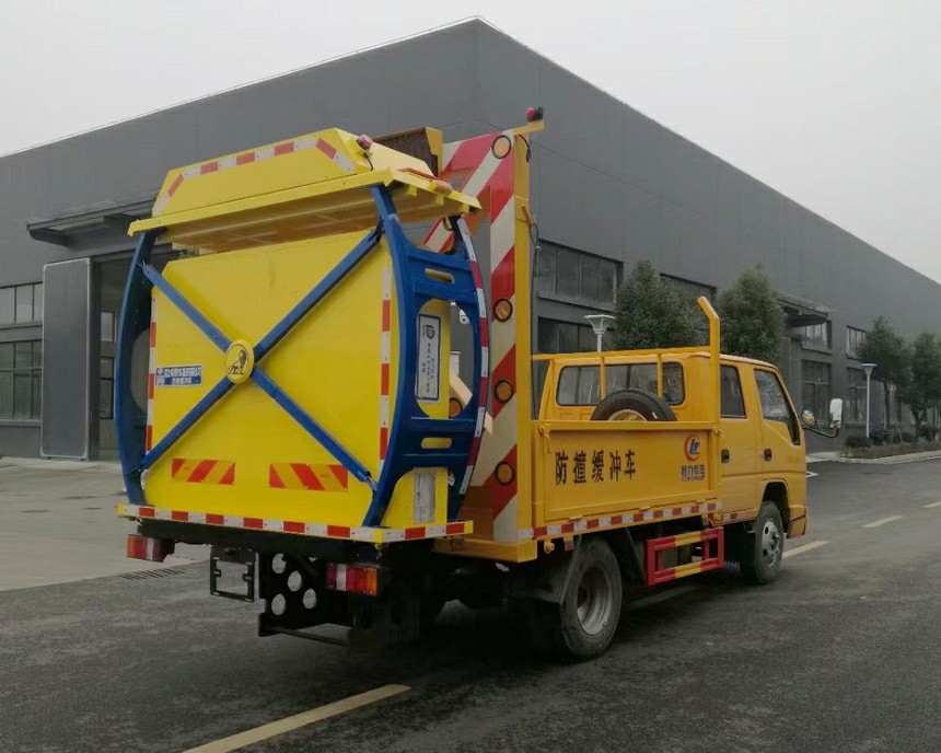 江铃顺达双排防撞缓冲车