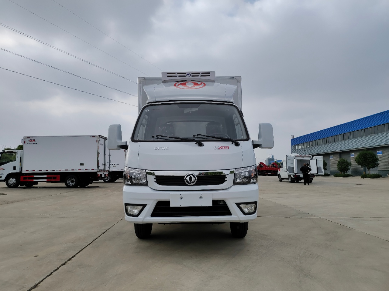 东风途逸柴油版冷藏车